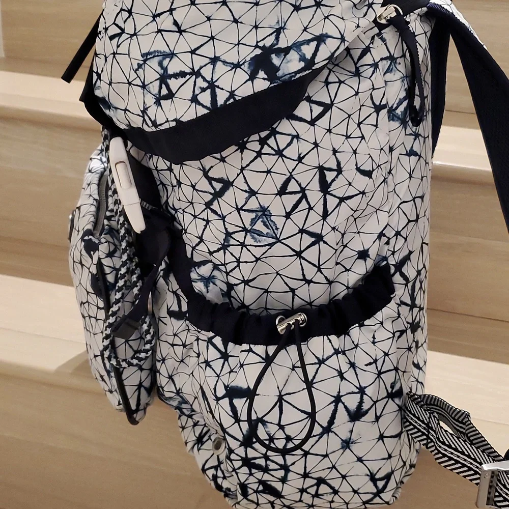Lululemon Travelling Yogini Rucksack in Star Crushed White Deep Navy/Naval Blue